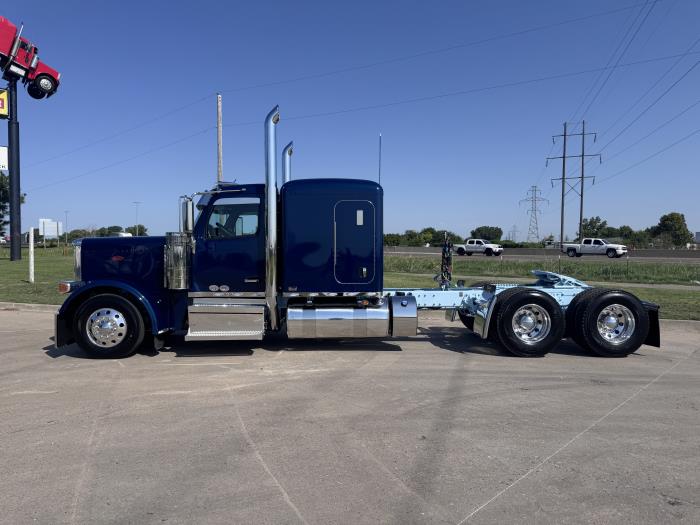 2027 Peterbilt 589-2