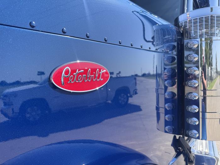 2027 Peterbilt 589-11