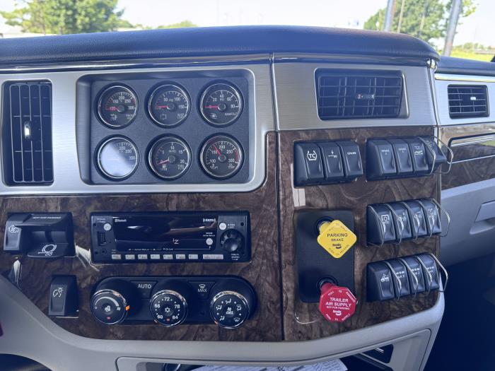 2027 Peterbilt 589-19