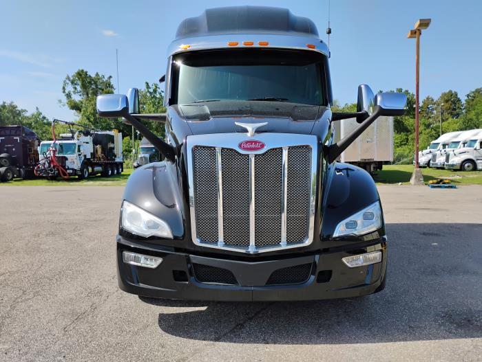 2023 Peterbilt 579-1