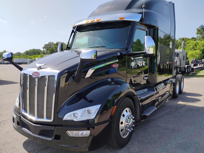 2023 Peterbilt 579-0