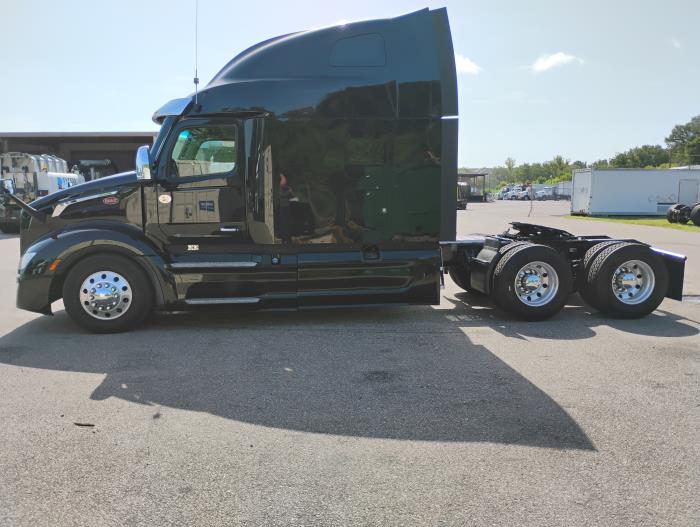 2023 Peterbilt 579-2