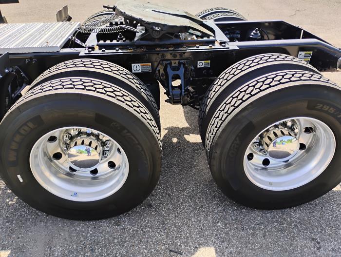 2023 Peterbilt 579-3