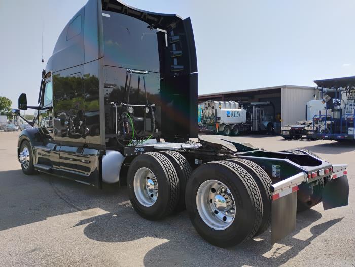 2023 Peterbilt 579-4