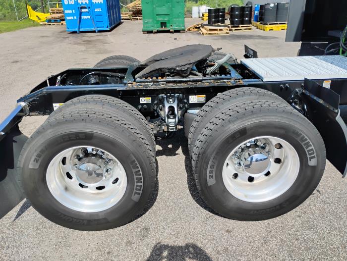 2023 Peterbilt 579-7