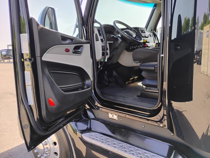 2023 Peterbilt 579-15