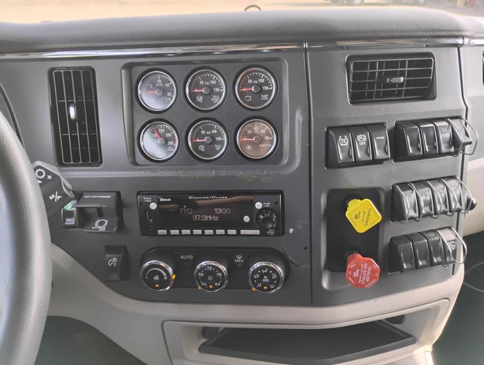 2023 Peterbilt 579-19
