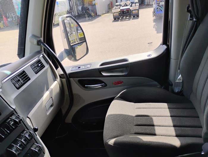 2023 Peterbilt 579-20