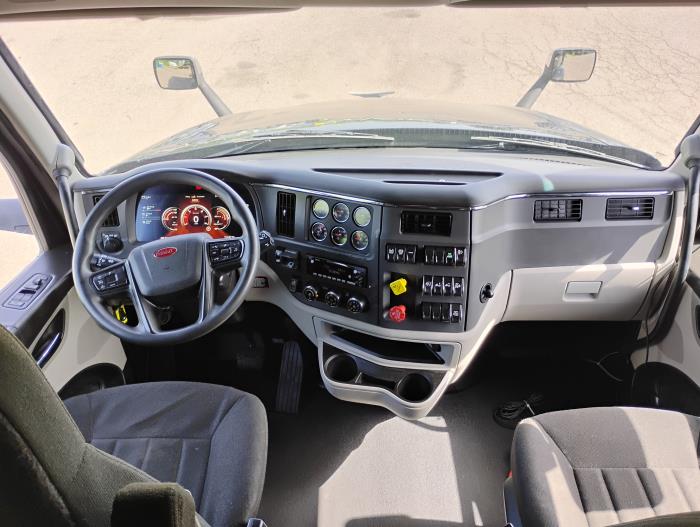 2023 Peterbilt 579-29