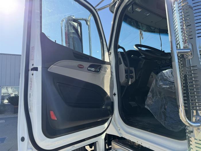 2027 Peterbilt 589-18