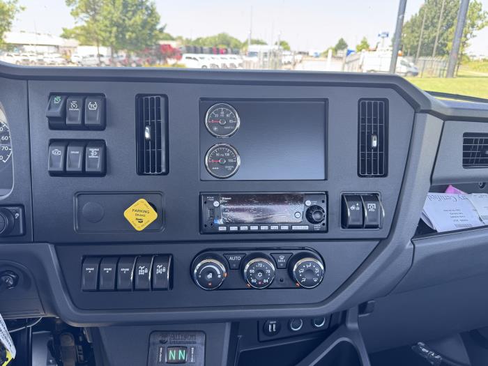 2027 Peterbilt 548-12