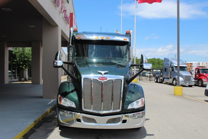 2023 Peterbilt 579-1