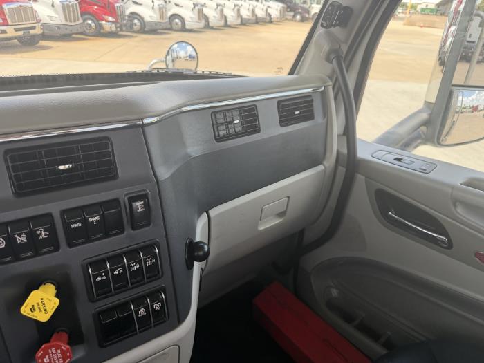 2020 Peterbilt 567-26