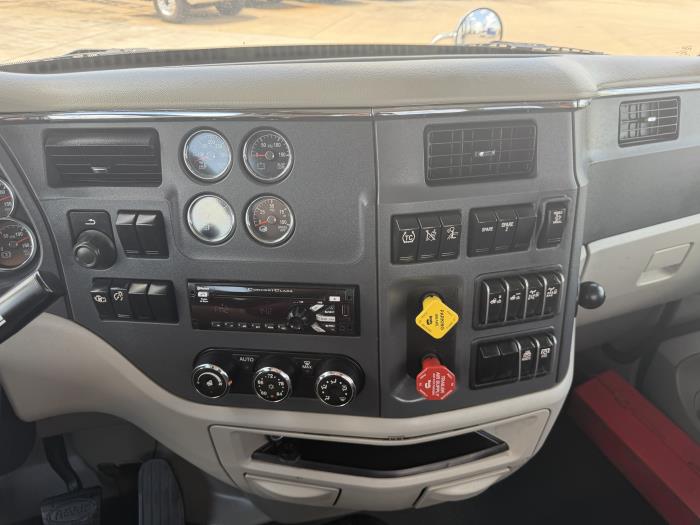 2020 Peterbilt 567-27