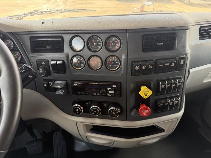 2020 Peterbilt 579-35