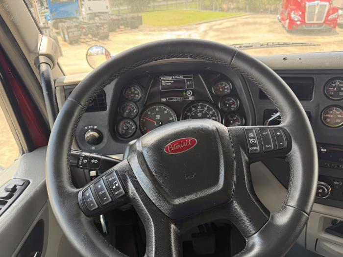 2020 Peterbilt 579-36