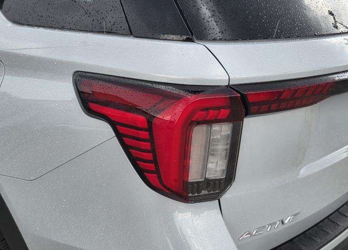 2026 Ford Explorer-2