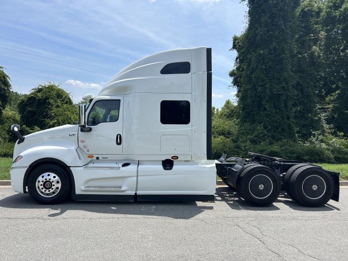 2027 International LT625-4