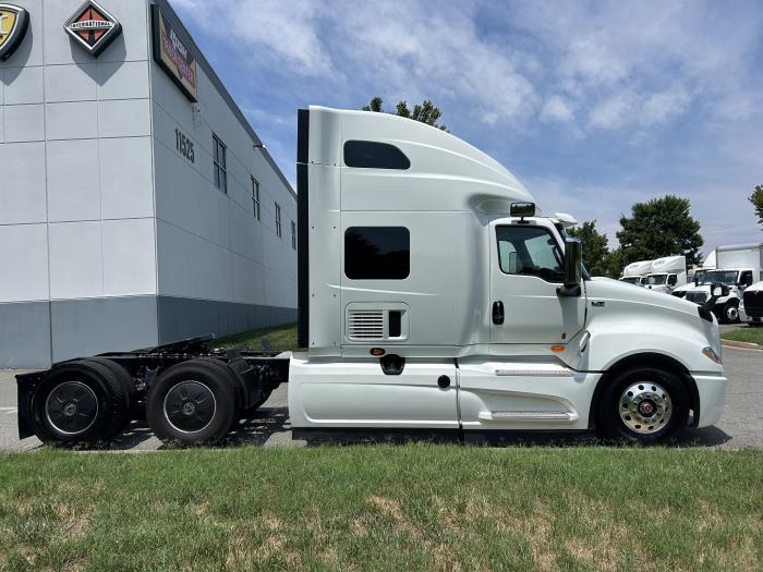 2027 International LT625-8