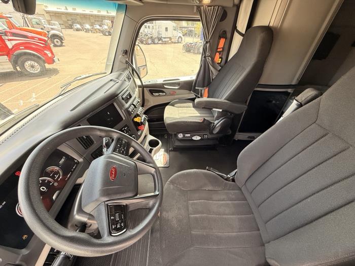 2022 Peterbilt 579-9