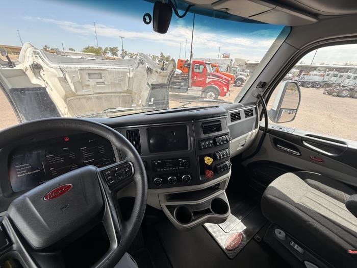 2022 Peterbilt 579-12