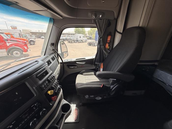 2022 Peterbilt 579-13