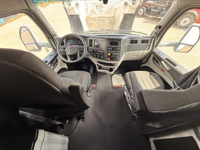 2022 Peterbilt 579-15
