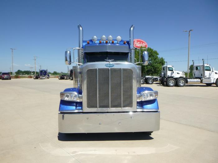 2022 Peterbilt 389-2