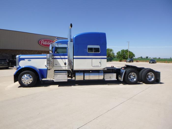 2022 Peterbilt 389-3