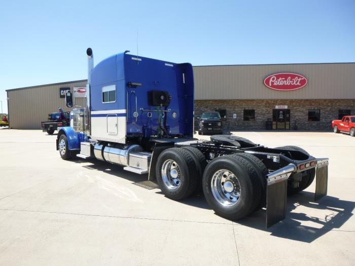 2022 Peterbilt 389-4