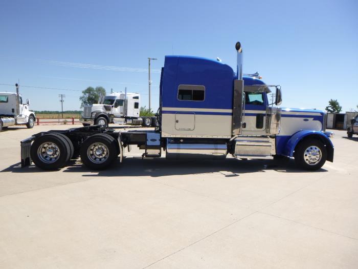 2022 Peterbilt 389-7