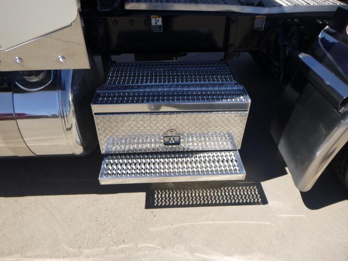 2022 Peterbilt 389-13
