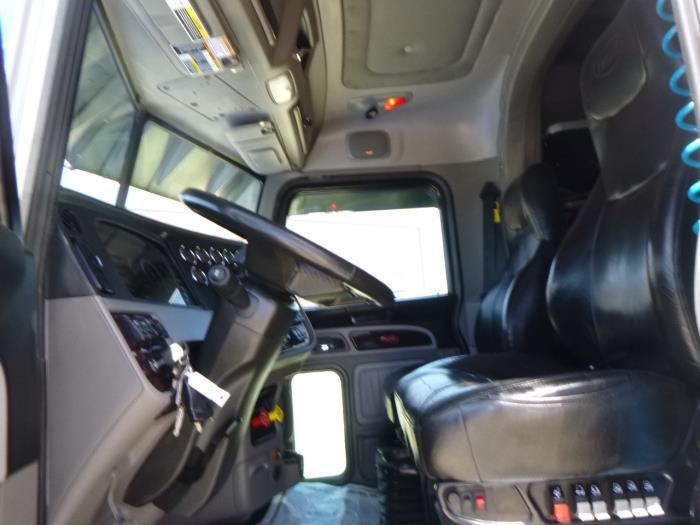 2022 Peterbilt 389-17