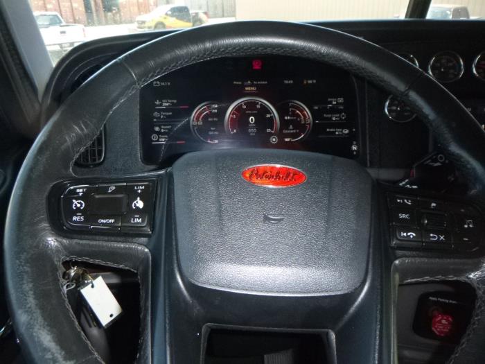2022 Peterbilt 389-21