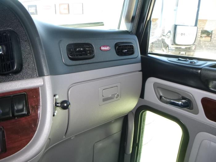 2022 Peterbilt 389-25