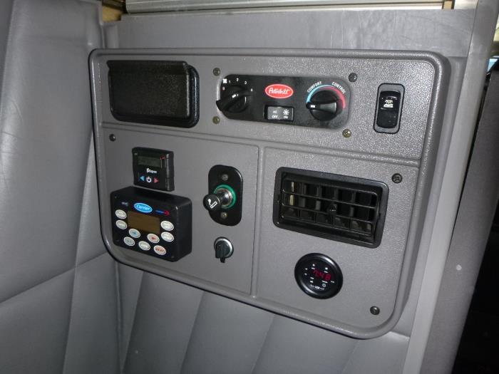 2022 Peterbilt 389-27