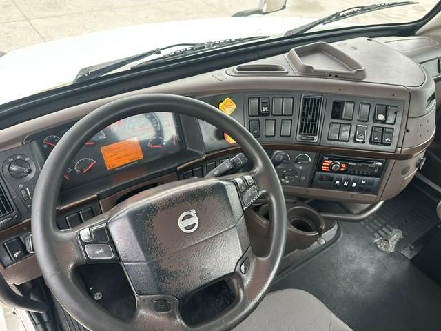 2017 Volvo VNL300-6