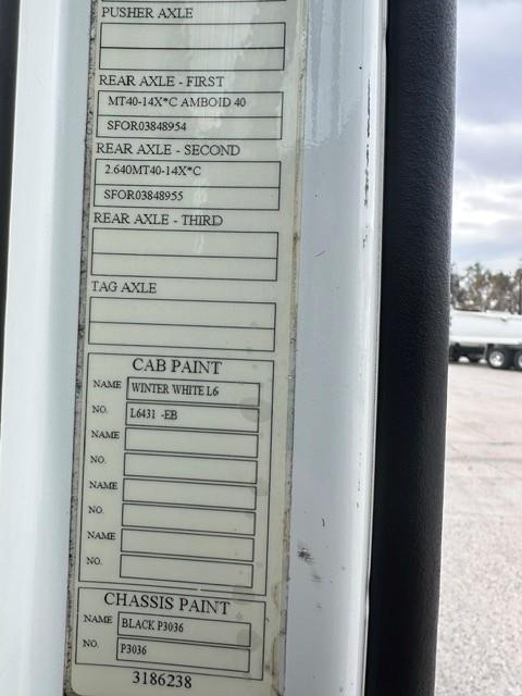 2017 Volvo VNL300-10