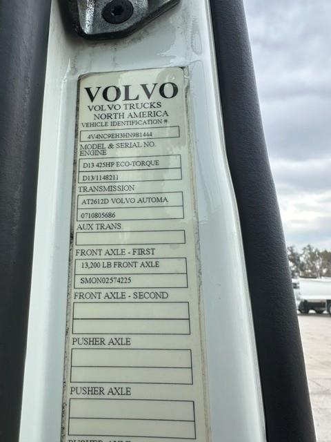 2017 Volvo VNL300-11