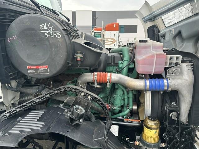 2017 Volvo VNL300-12