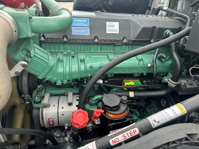 2017 Volvo VNL300-14