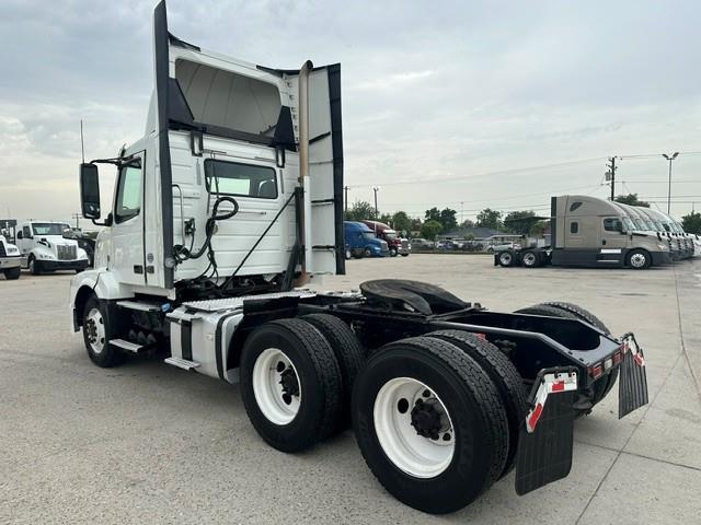 2017 Volvo VNL300-17