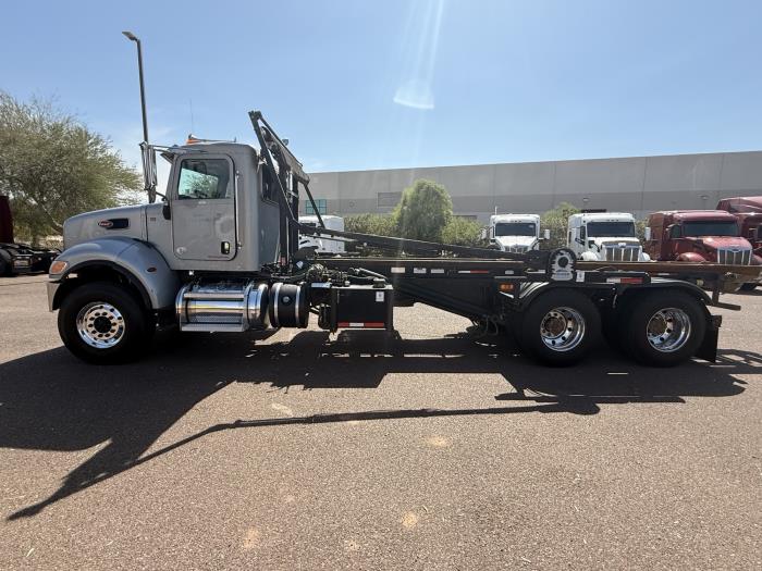 2021 Peterbilt 348-1