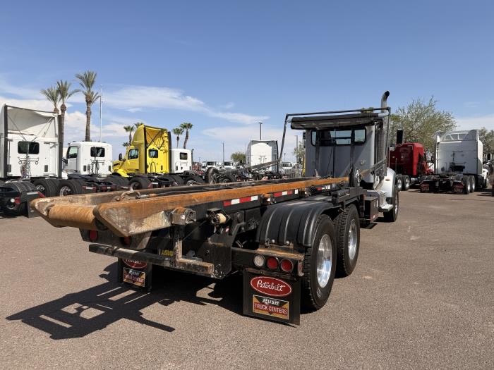 2021 Peterbilt 348-5