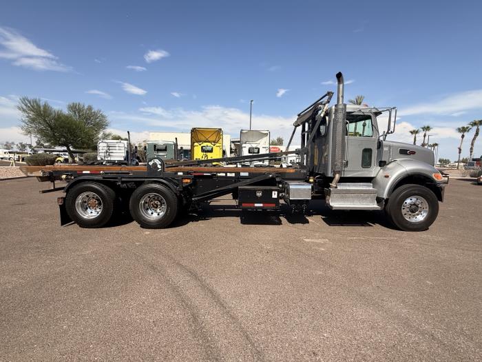 2021 Peterbilt 348-6