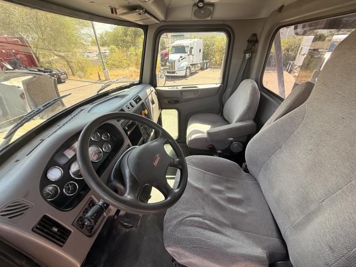 2021 Peterbilt 348-10