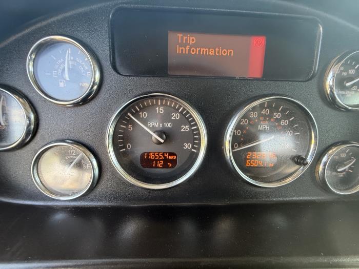 2021 Peterbilt 348-11