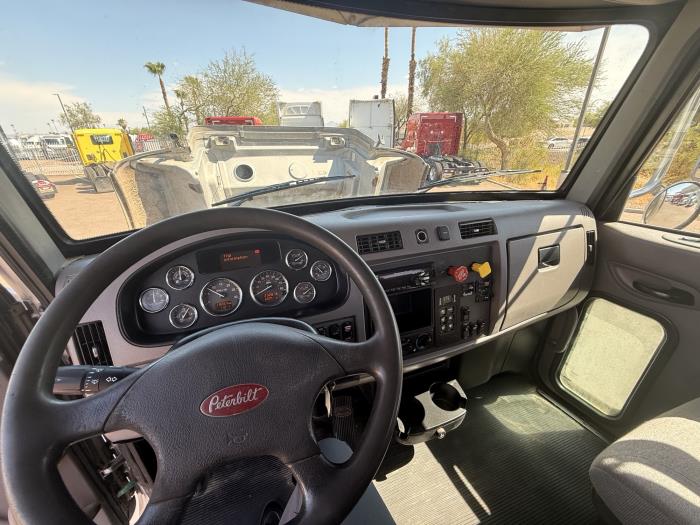 2021 Peterbilt 348-12