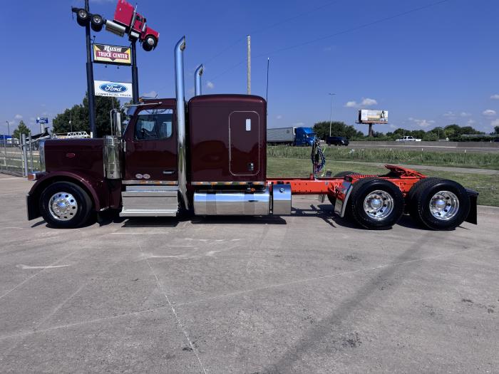 2027 Peterbilt 589-2