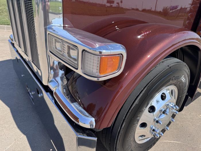 2027 Peterbilt 589-10